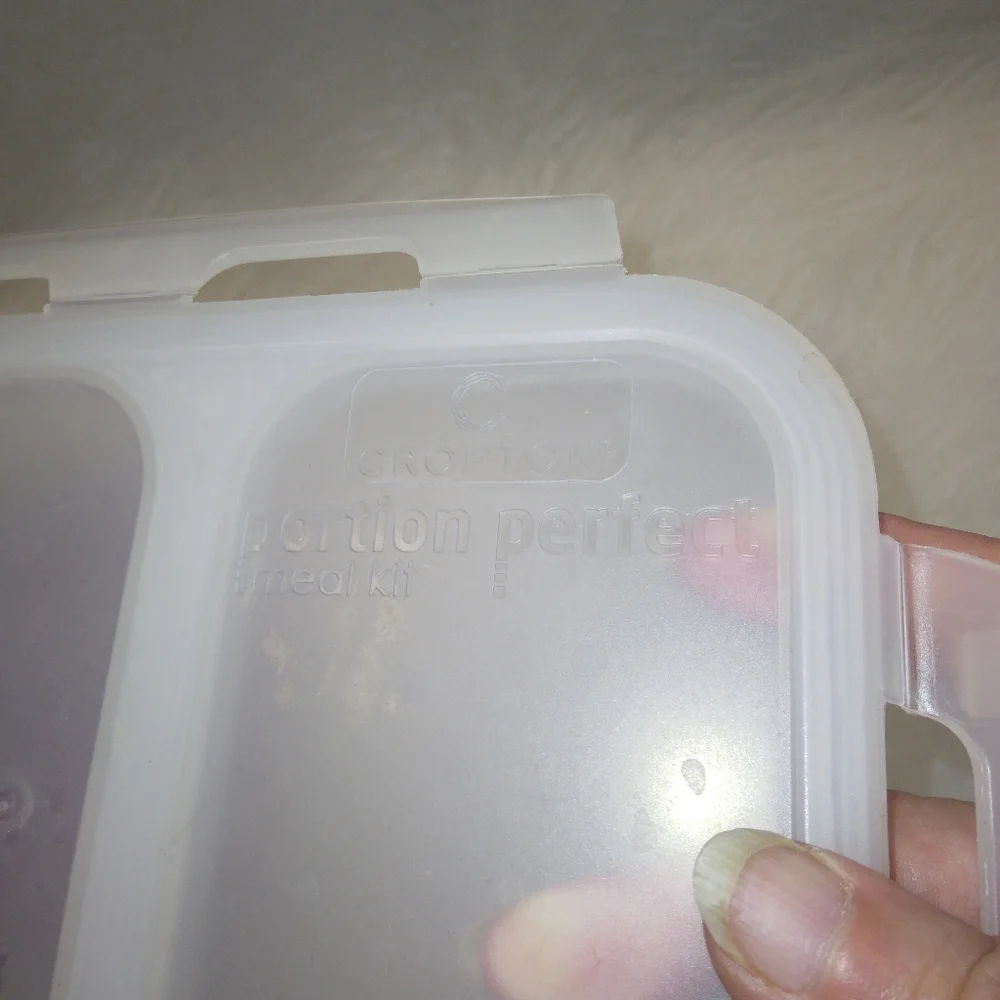 Crofton Perfect Postion Silicon Container w/locking lid, collapsible, Ma…